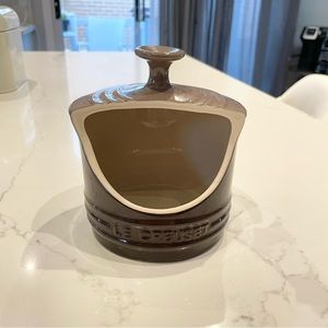 le creuset salt crock (color Truffle)